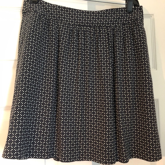 Adorable Gap skirt w/ pockets! - Picture 3 of 9